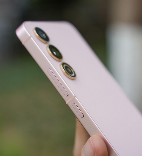 سامسونج تدعم هواتف Galaxy S24 وGalaxy S24 Plus بتصميم مسطح