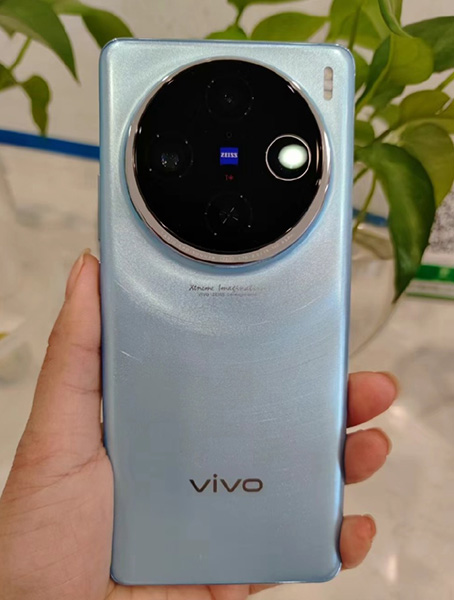 تسريبات تؤكد تفاصيل تصميم ومواصفات هاتف Vivo X100