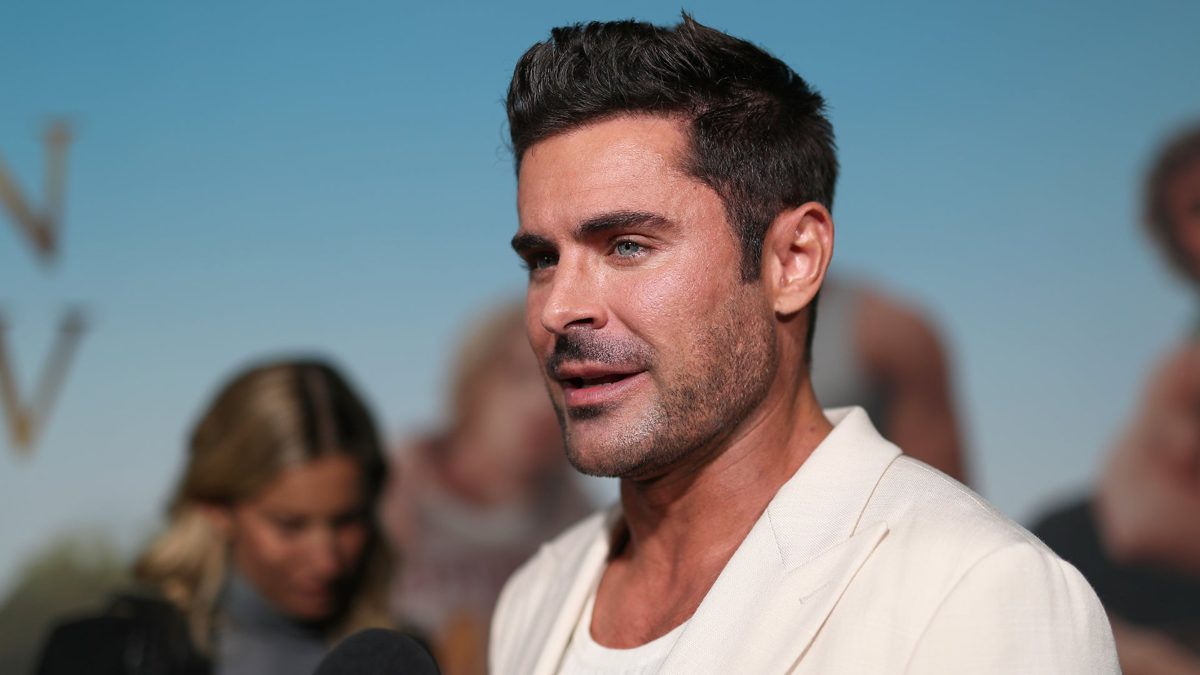 Zac Efron قال أن له الشرف بأن Matthew Perry أراده أن يمثل فيلم سيرته الذاتية