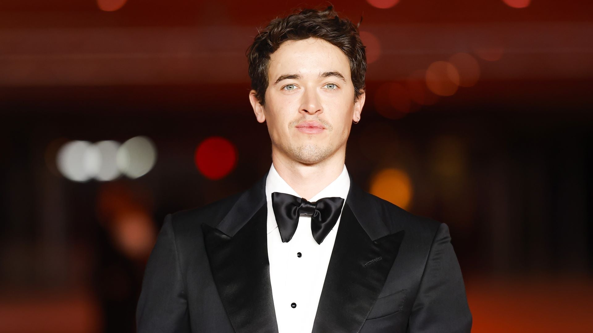 فيلم Watch Dogs المقتبس من اللعبة يضيف الممثل توم بليث من Hunger Games