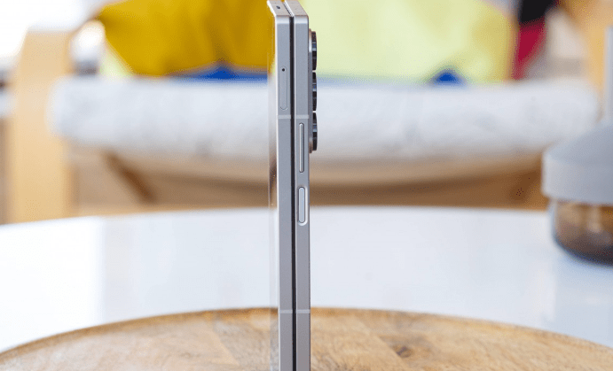 سامسونج تخطط لدعم إصدارها القادم من الهواتف القابلة للطي بتصميم أنحف