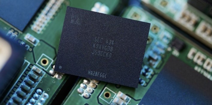 سامسونج تبدأ الإنتاج الضخم لشرائح QLC V-NAND بسعة 1 تيرابايت