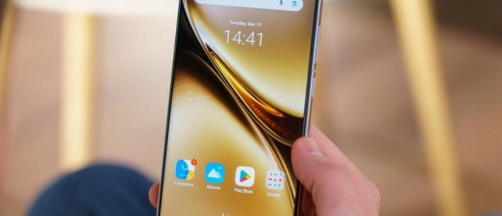 هواتف رائدة صينية قادمة في نهاية العام ببطاريات لا تقل عن 7000 مللي أمبير