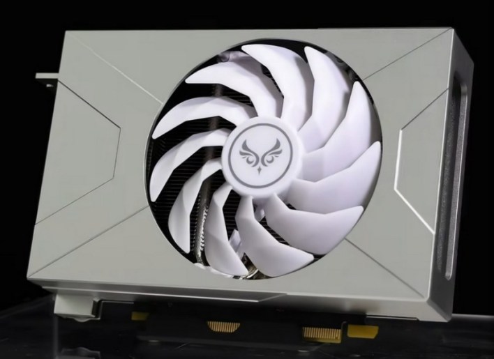 تصميم معدني فاخر لبطاقة GeForce RTX 4070 في إصدار Zephyr Sakura Snow X