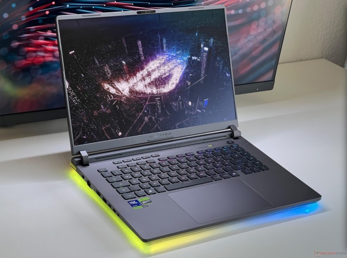 رصد الحاسب المحمول Asus ROG Strix G16 بمعالج Intel من الجيل الرابع عشر وبطاقة GeForce RTX 5050