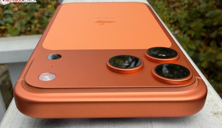 أبل تتجاوز الرسوم الجمركية وتحقق قيمة سوقية قياسية تبلغ 4 تريليونات دولار بفضل مبيعات آيفون 17 الهائلة