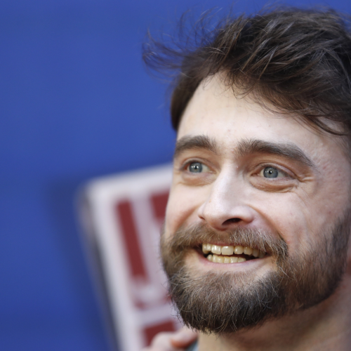 الممثل Daniel Radcliffe مؤدي شخصية Harry Potter بالأفلام يَكشف عن الرسالة التي أرسلها إلى بطل المسلسل التلفزيوني القادم من HBO