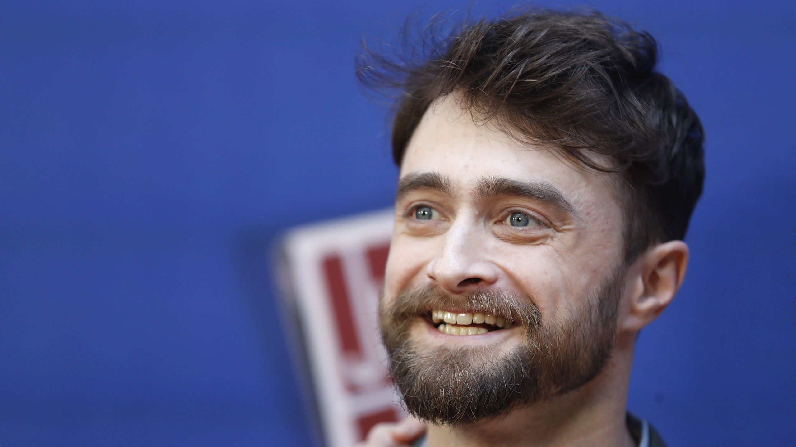 الممثل Daniel Radcliffe مؤدي شخصية Harry Potter بالأفلام يَكشف عن الرسالة التي أرسلها إلى بطل المسلسل التلفزيوني القادم من HBO