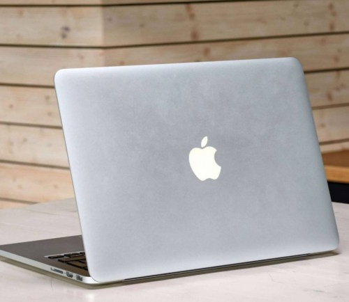 أبل تستعد لإطلاق جهاز ماك بوك اقتصادي في أوائل 2026