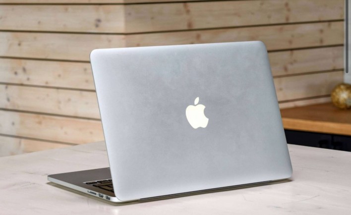 أبل تستعد لإطلاق جهاز ماك بوك اقتصادي في أوائل 2026