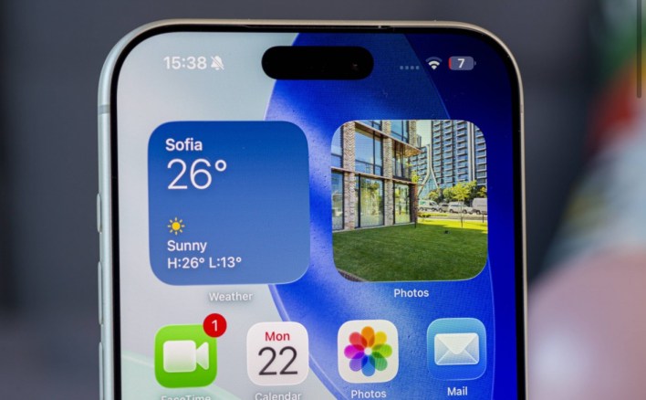 ترقية كبيرة في كاميرات السيلفي بجميع طرازات آيفون 18