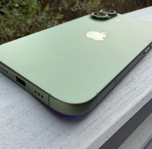 اختبار شحن iPhone 17 يكشف عن تحسّن طفيف فقط مع شاحن أبل الجديد بقدرة 40 واط