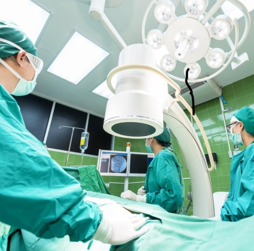 الذكاء الاصطناعي والواقع المعزز يقتحمان غرف العمليات.. هكذا سيغيران مستقبل الجراحة